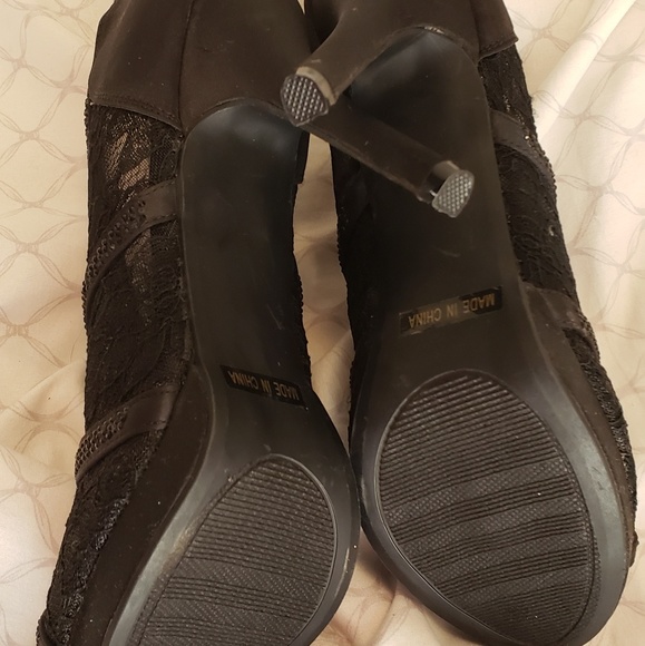 Heels - Picture 3 of 4